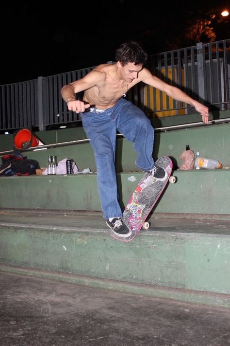 Skaters In The 90s, 90s Skateboarding, 90s Skater Photography, Man Skateboarding, Skateboarding 90s, Skater Pants, Skater Boi, 90s Skate, Outfit Planner