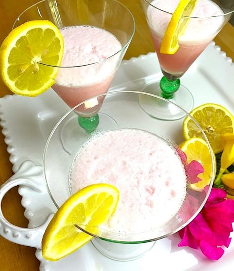 Pink Rum Cocktails, Skip And Go Naked Drink, Pink Lemonade Cocktail Recipe, Sorbet Champagne Cocktail, Pink Gin And Lemonade, Mimosa Cocktail, Pink Drinks, Perfect Cocktails, Summer Cocktails