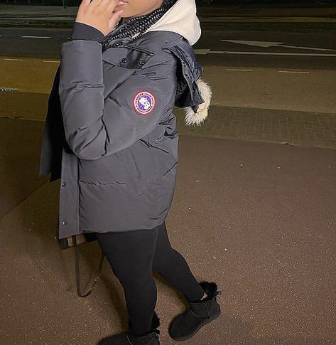 White Canada Goose Jacket Outfit, Canada Goose Gilet Outfit, Canada Goose Jacket Woman, Uk Drip Canada Goose, Canada Goose Women Outfits, Zavetti Canada Jacket Baddie, Winter Drip, Winter Inspo Outfits, Canada Goose Women