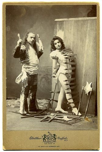 Images Terrifiantes, Old Circus, Circus Vintage, Circus Sideshow, Circus Acts, Circus Performers, Night Circus, Pantomime, Vintage Circus