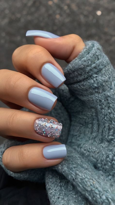 🎭 Captivating White january nails | Beautiful Beauty 💃 January Nail Dip Ideas, Light Blue January Nails, Frost Blue Nails, Icey Nails Winter, Winter Nails Simple Classy, Light Gray Nail Ideas, January Nails Natural, Bluish Gray Nails, January Nail Colors Dip