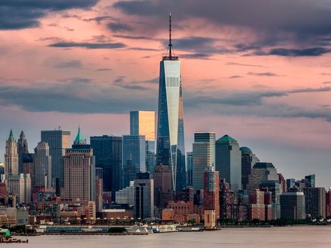 One World Trade Center in New York. Work Team Building Activities, Brooklyn Guide, Canton Tower, Work Team Building, Nyc Itinerary, The Shard London, Shanghai Tower, Cool Hotels, Tower Of Power