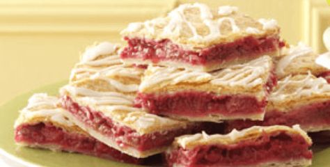 Raspberry-Rhubarb Slab Pie – Just Grab A Slab! | The Baking Bit Rhubarb Slab Pie, Strawberry Rhubarb Cobbler, Southern Caramel Cake, Rhubarb Bread, Raspberry Rhubarb, Rhubarb Compote, Strawberry Rhubarb Crisp, Rhubarb Desserts, Slab Pie