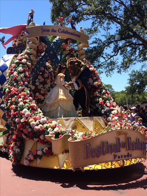 Beauty And The Beast Parade Float Ideas, Sun Magic, Disney Parade, Disney Birthday Cakes, Visit Orlando, Perfect Live, Car Building, Magic Moments, Disney Orlando