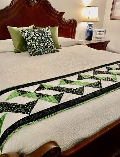 JBigg's Scrap Pieces: Locking Chains Bed Runner Quilted Bed Scarf Runner Patterns, Bed Runner Quilt Patterns Free, Quilted Bed Runner Patterns, Patchwork Bed Runner, Quilted Bed Runners Patterns Free, Quilted Bed Runner, Bed Runner Quilt Patterns, Bed Runners Ideas Free Pattern, Quilted Bed Runners