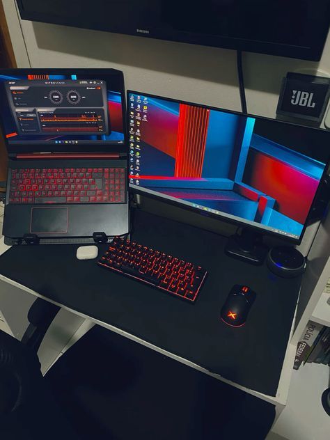 Gaming Setup With Laptop, Aesthetic Computer Setup, Setup Notebook, Gaming Laptop Setup, Setup Laptop, Laptop Gaming Setup, Minimal Workspace, Laptop Setup, Cozy Workspace