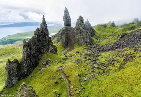 Old Man of Storr Scotland Isle Of Skye Map, Best Places In Europe, Fairy Glen, Scotland Road Trip, Fairy Pools, The Isle Of Skye, Skye Scotland, Scotland Highlands, Plitvice Lakes