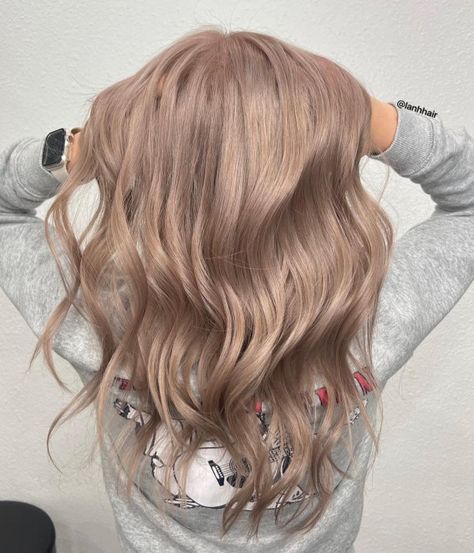 11. Glossy and Light Milk Tea Hair Colour As the weather starts to heat up, looking for a new hair colour is on, who else... Tea Hair Color, Milk Tea Hair Color, Beige Hair Color, Pastel Blue Hair, Hair Colour Ideas, Which Hair Colour, Hair Color Asian, Beige Hair, Wine Hair