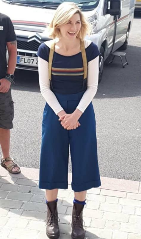 Dr Who Costume Female, Thirteenth Doctor Outfit, Doctor Who Costume Female, Doctor Who Jodie Whittaker, Doctor Who Outfits For Women, Doctor Who Halloween Costumes, Doctor 13, Dr Who Costume, Jodi Whittaker