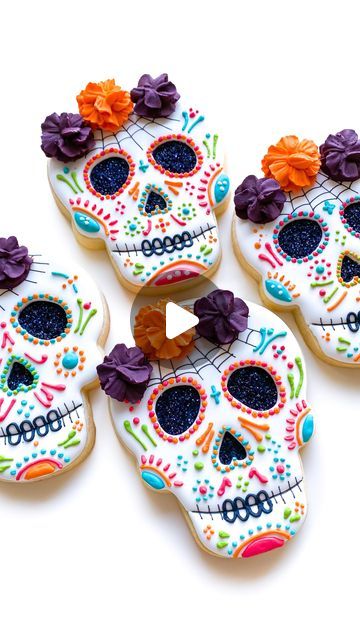 Devon Byerley on Instagram: "Happy Día de los Muertos! 💀🌼 I’m feeling nostalgic lately - re-posting this video from 3 years ago that was my very first cookie video I ever posted! The quality isn’t great, the background isn’t pretty, lighting isn’t ideal, but it was how I started and I was sooo excited about this video! It’s taken years and lots of little adjustments to improve my videos, but I have really enjoyed the process and being able to look back on where the spark and excitement started.   #diadelosmuertos #dayofthedead #sugarskull #cookiedecoratingvideo #sugarcookiesofinstagram #designercookies #royalicingart #icing #edibleart #cookieartist #cookieart #decoratedsugarcookies #cookiedecorating #decoratedcookies #royalicingcookies #royalicing #cookies" Royal Icing Videos, Sugar Skull Cookies, Day Of The Dead Cookies Decorated, Day Of The Dead Cookies, Sugar Skull Sugar Cookies, Skull Cookies, Halloween Sugar Cookies, Cookie Videos, Mini Cookies