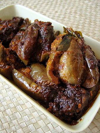 Arab Dishes, Curry Ideas, Brinjal Recipes, Gutti Vankaya, Indian Delicacies, Vegetarian Recepies, Andhra Recipes, Cauliflower Tots, Stuffed Eggplant