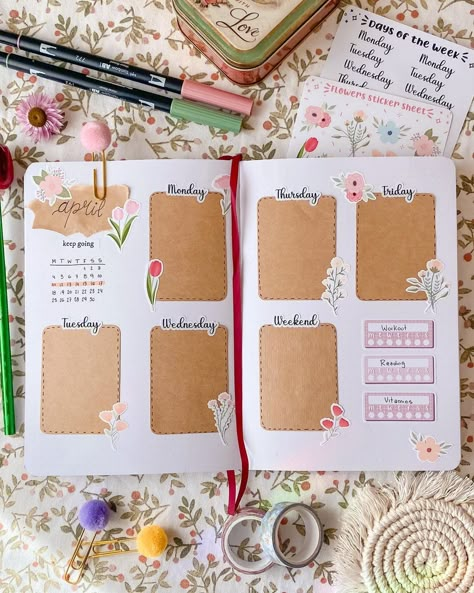 Cute Bujo Spreads, Bujo With Stickers, April Weekly Spread, Journal 2025, Bullet Journal Work, Calendar Journal, Journal Design Ideas, Bullet Journal Design, Bulletin Journal Ideas