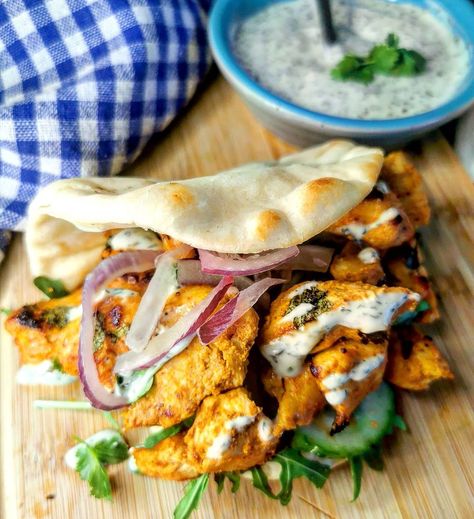 ✿ Lindsey Duffy SW ✿ on Instagram: “Chicken Tikka Folded Flatbread with Mint Yoghurt Drizzle ❤️ Oh yes! This was absolutely delicious and so simple to make using just a…” Chicken Flat Bread, Yoghurt Chicken, Chicken Flatbread, Flat Bread, Chicken Tikka, Oh Yes, Flatbread, Meal Ideas, Bread