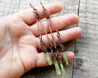 Boho Earrings Diy, Earthy Earrings, Kyanite Earrings, Kyanite Jewelry, Green Kyanite, Boho Earring, Earthy Jewelry, Bijoux Fil Aluminium, Stick Earrings