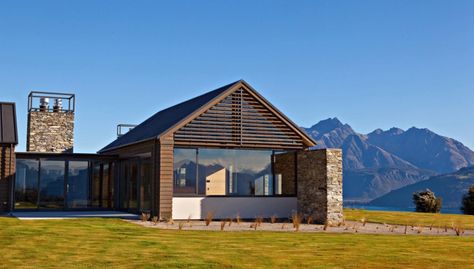 Wyuna House, Glenorchy | Escape to One of These New Zealand Vacation Villas Country Builders, Farmhouse Architecture, New Zealand Houses, Modern Barn House, Farmhouse Style House Plans, Shed Homes, Vacation Villas, Container House Design, Modern Barn