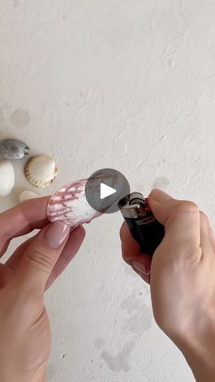 See Shell Art, Shell Necklace Diy, Futuristic Hair, Seashell Jewelry Diy, Becky Hill, Diy Necklaces Tutorial, Tips Design, Sea Shell Necklace, Shell Beads Necklace