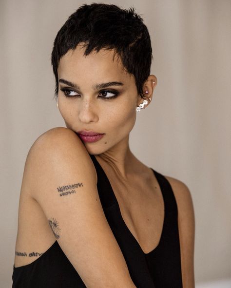 Japanese Whiskey, Zoe Isabella Kravitz, Zoë Kravitz, Pixie Haircut For Thick Hair, Undercut Pixie Haircut, Short Choppy Hair, Zoe Kravitz, Pixie Haircuts, Short Pixie Haircuts