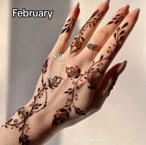 Halal Tattoos, Wedding Pelamin, Henna Aesthetic, Mendhi Patterns, Pakistani Henna Designs, Henna Crown, Crown Tattoos For Women, Elegant Henna, Crown Tattoos