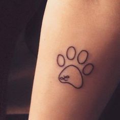 Tatoo Dog, Tiny Paw Print, Small Dog Tattoos, Dog Memorial Tattoos, Pawprint Tattoo, Dog Paw Tattoo, Paw Tattoo, Original Tattoos, Memorial Tattoo