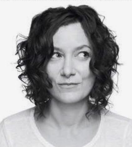 Sara Gilbert - curly hair Sara Gilbert Hair, Cute Layers, Curly Cuts, Sara Gilbert, Photos Poses, Shoulder Length Hair Cuts, Hair Stuff, Shoulder Length Hair, Brunettes