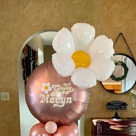 SAS Designs on Instagram: "One Groovy balloon centerpiece for a Groovy girl! Happy Birthday Macyn! ☮️ #ballooncenterpiece #balloonbouquet #balloondecor #groovyballoons #groovybirthday #hippiestyle #hippieballoons #balloons" Groovy Centerpieces, Balloon Centerpiece, Balloon Centerpieces, Balloon Decor, Spring Is Coming, Balloon Bouquet, Hippie Style, Balloon Decorations, First Birthdays