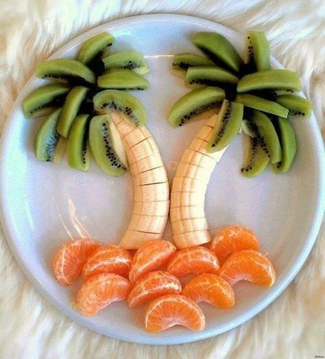 Salads For Kids, Palm Tree Fruit, Food Art For Kids, Fruit Displays, Dessert Aux Fruits, Desserts Vegan, Snacks To Make, Food Carving, Fruit Plate