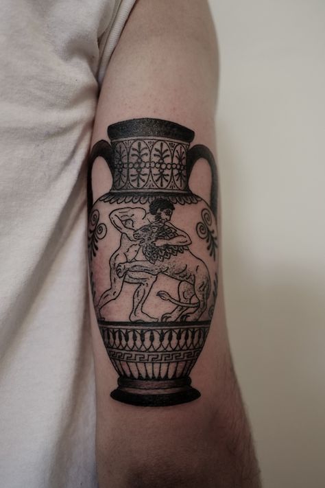 Photo Two Hands Tattoo, Ancient Greek Tattoo, Vase Tattoo, Tattoo Placement Arm, Tato Tradisional, Greek Vase, Ancient Tattoo, Tattoo Master, Greek Tattoos