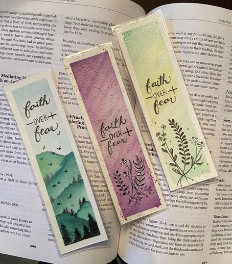 Bookmarks Quotes, Homemade Bookmarks, Handmade Bookmarks Diy, Penanda Buku, Diy Crafts Bookmarks, Bible Bookmark, Bookmarks For Books, Creative Bookmarks, Bookmark Craft