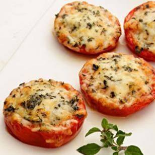 Baked Parmesan Tomatoes Recipe Parmesan Tomatoes, Být Fit, Baked Parmesan Tomatoes, Baked Tomatoes, Salad Pasta, God Mat, Think Food, Modern Houses, Tomato Recipes