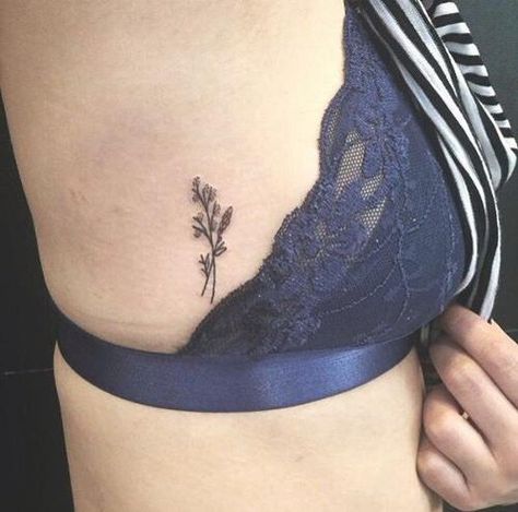 30 Small Tattoo Ideas for the Minimalist Minimalist Tattoo Ribcage, Dainty Ribcage Tattoos For Women, Small Floral Rib Tattoo, Small Rib Flower Tattoo, Small Flower Tattoos Rib Cage, Girl Rib Tattoos, Botanisches Tattoo, Wildflowers Tattoo, Ribcage Tattoo