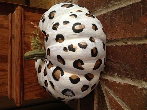 Hobby Lobby fake pumpkin - painted it white - hand painted leopard print - hot glued fake leaf to stem. Diy Halloween Dekoration, Unique Halloween Decorations, Scary Halloween Decorations Diy, Halloween Decoration Ideas, Fake Pumpkins, Hallowen Ideas, Halloween Pumpkins Painted, Adornos Halloween, Creative Pumpkins