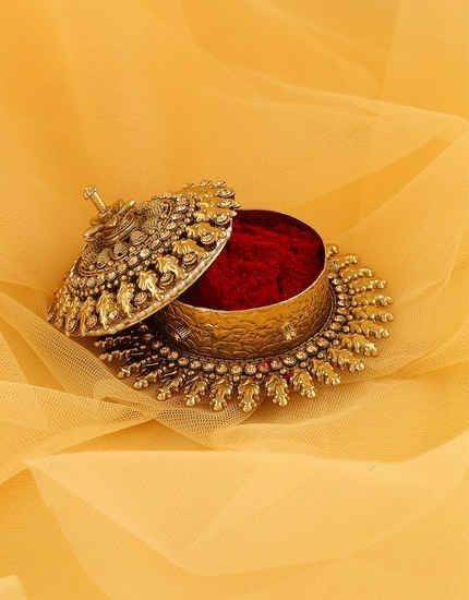 Rich family. People would think she had it all, but did she actually?… #romance #Romance #amreading #books #wattpad Indian Wedding Gifts, Jewelry Box Design, Aesthetic Yellow, Silver Pooja Items, Antique Jewelry Box, Rich Family, Antique Jewelry Indian, Arranged Marriage, Bangles Jewelry Designs