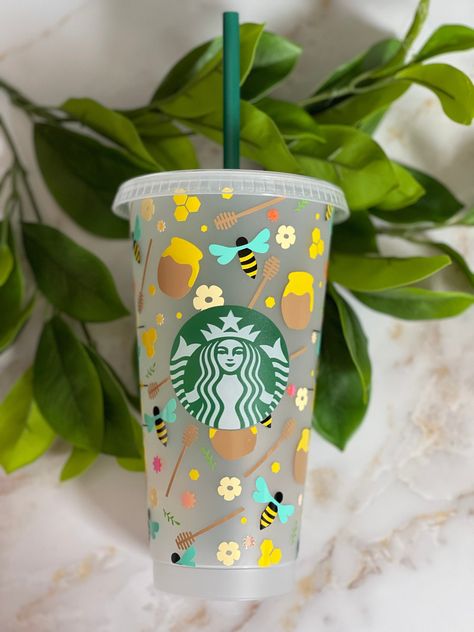 Copo Starbucks, Bee Cup, Starbucks Cup Design, Starbucks Cup Art, Starbucks Design, Bee Lover Gifts, Custom Starbucks Cup, Friend Ornament, Custom Cup