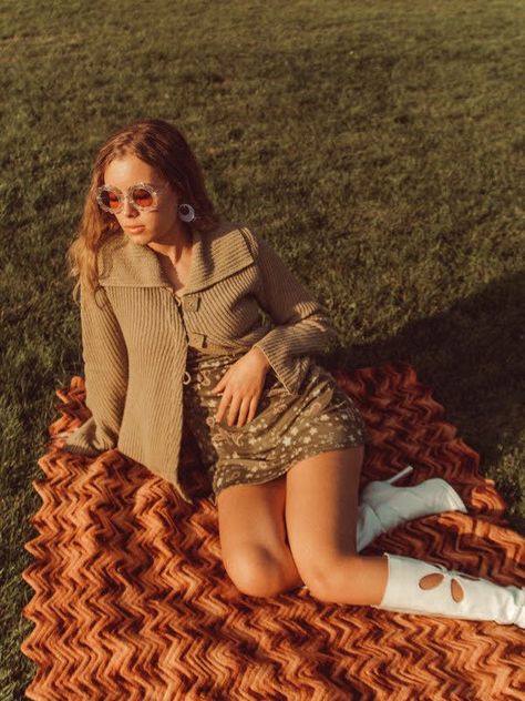 70s Outdoor Photoshoot, 70’s Photoshoot, Groovy Photoshoot, 70s Inspired Photoshoot, 70s Shoot, Merch Shoot, 70s Photoshoot, Street Photography Portrait, Vintage Editorials