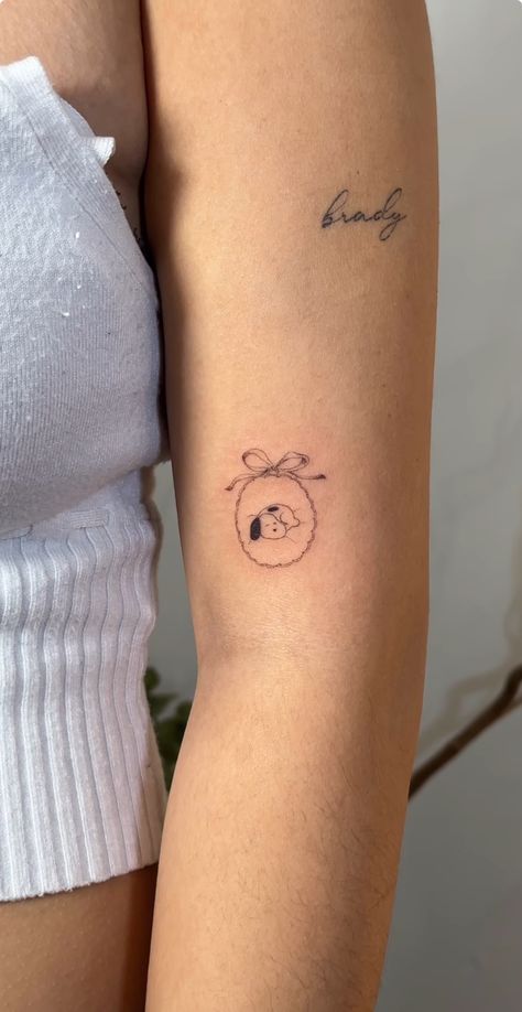 Minimalist Tattoo Phrases, K And Q Tattoo, Patch Tattoo Sleeve, Cozy Tattoo, Mini Snoopy Tattoo, California Inspired Tattoo, Cute Snoopy Tattoo, Studio Ghibli Tattoos Fine Line, Baby Snoopy Tattoo