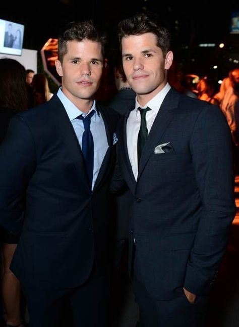 Teen Wolf Twins, Max And Charlie Carver, Carver Twins, Suit Pictures, Max Carver, Max Charles, Teen Wolf Scenes, Charlie Carver, Beautiful Series