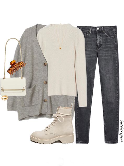 Light Grey Boots Outfit, Light Gray Boots Outfit, Cream Hiking Boots Outfit, Cream Lace Up Boots Outfit, Gray And Cream Outfit, What To Wear With Cream Boots, Cream Boot Outfit, Grey Combat Boots Outfit, Look Boots Beige