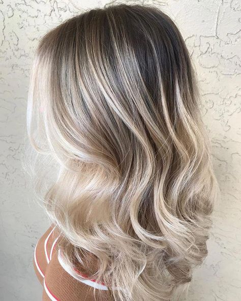 �� Babylights / Balayage on point �� . . . . . #balayage #colormelt #babylights #Daviesalon #haircolorist #balayageartists #miamibalayage… #balayagehairblonde Blonde Hair Inspiration, Balayage Hair Blonde, Blonde Hair Looks, Blonde Hair With Highlights, Brown Blonde Hair, Hair Color Balayage, Hair Inspiration Color, Balayage Highlights, Blonde Color