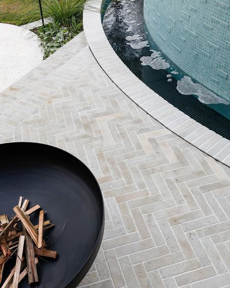 This modern limestone paver was the perfect choice for creating a soft and inviting look in this poolside alfresco area. It’s called… | Instagram Pool Paving, Limestone Pavers, Travertine Outdoor, Outdoor Paving, Dream Patio, Pool Landscape, Pool Landscape Design, Alfresco Area, Architecture Landscape