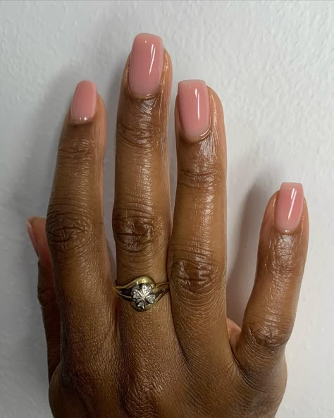 Biab Nails Almond Short, Short Oval Neutral Nails, Minimalist Nails Solid Color, Nude Cats Eye Nails, Natural Nails Color Ideas, Nude Mauve Nails, Pretty Short Nails Natural, Modest Nails Classy, Short Round Nude Nails