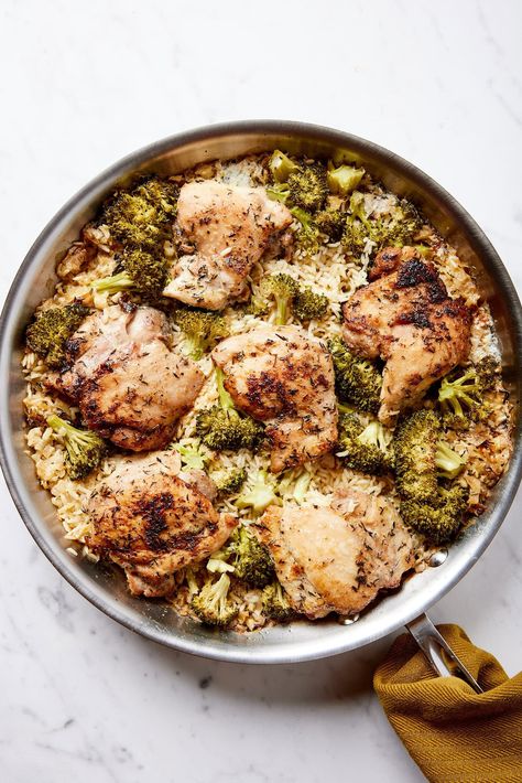 Packed with flavor and texture, this is a one-pan weeknight delight. A dry rub adds robust flavors to the chicken, while rice and broccoli bring depth to a cream sauce. Using everyday ingredients, this is a great go-to for any quick meal. | wyseguide.com #dinner #chicken #weeknight #recipe #broccoli #rice One Dish Chicken Broccoli Rice Casserole, Brocoli Chicken Rice, Chicken Brocolli Rice Skillet, Chicken Brocolli Rice, Cheesy Brocolli Chicken And Rice, Chicken Ans Brocoli Rice, Cheesy Chicken Recipes, Roasted Tomato Pasta, Chicken Broccoli Rice Casserole