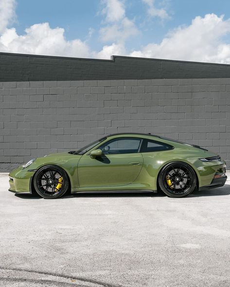 992 Gt3 Touring, Porsche Aesthetic, Rooftop Ideas, Gt3 Touring, Scout 800, 992 Gt3, Porsche 924, Nice Cars, Porsche Cars