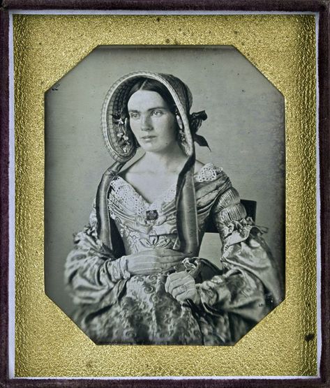 1840s Dress, Photographs Of Women, 1840s Fashion, Victorian Photography, 19th Century Women, 30s Style, Victorian Portraits, Early Photography, Antique Photography