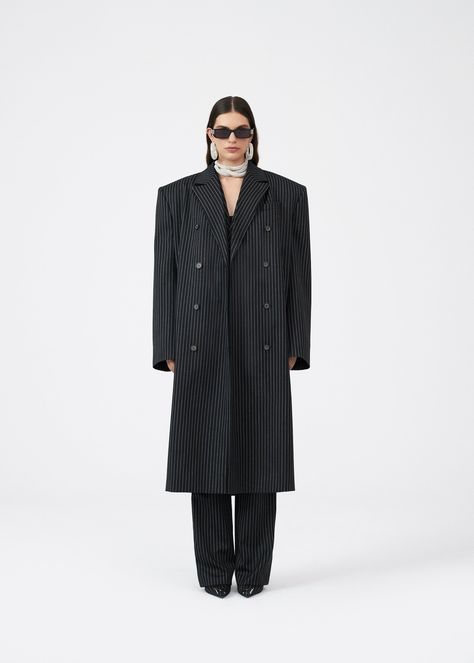 Jacket Over Dress, Dubai Outfit, Oversized Tailoring, Striped Coat, Outfit Oversize, Resort 2023, New York Street Style, Classic Coat, Magda Butrym