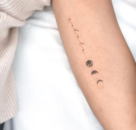 Moon Tattoo Designs For Women Minimalist, Full Moon Finger Tattoo, Moon Tattoo Inspiration, Moon Tattoos Minimalist, Small Full Moon Tattoo, Dainty Moon Tattoos For Women, Moon Tattoo Designs Minimalist, Full Moon Tattoo Designs For Women, Finger Moon Tattoo