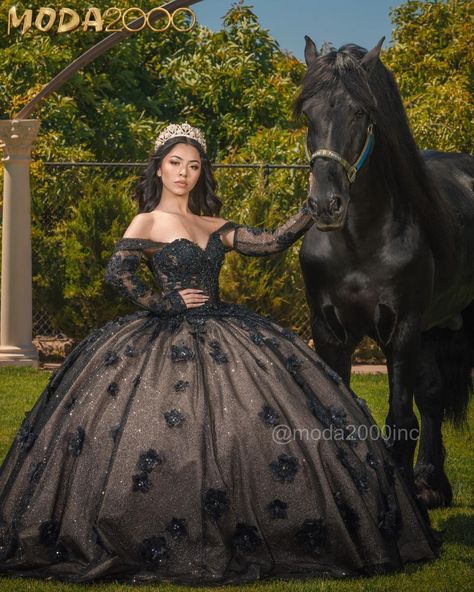 15 Dresses With Sleeves, Black Glitter Quince Dress, Quince Black Dresses, Black Quinceanera Dresses With Sleeves, Black Qinsenara Dresses, Quinceanera Black Dresses, Sweet 16 Black Dress, Black 15 Dress, Black Dress Quinceanera