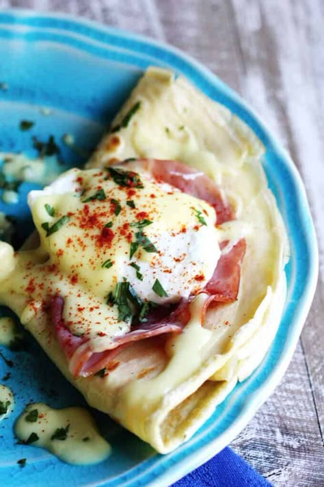 Crepes Recipe Breakfast, Crepe Recipe Savory, Benedict Recipe, Eggs Benedict Recipe, Easy Crepe Recipe, Egg Benedict, Breakfast Crepes, Crepes And Waffles, Sweet Crepes