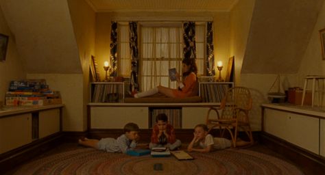 Moonrise Kingdom Director: Wes Anderson Cinematographer: Robert Yeoman Wes Anderson Decor, Wes Anderson Movie, Wes Anderson Aesthetic, Anderson Aesthetic, Wes Anderson Inspired, Mismatched Furniture, Wes Anderson Style, New York Townhouse, Wes Anderson Movies