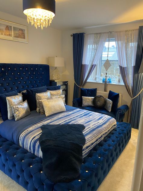 Velvet royal blue bed with window seat Royal Blue Bedroom Furniture, Blue Silver White Bedroom, Blue Tufted Bedroom Ideas, Royal Blue Grey And White Bedroom, Bedroom Ideas Royal Blue, Royal Blue And Silver Bedroom Ideas, Velvet Blue Bedroom Ideas, Royal Blue Master Bedrooms Decor, Royal Blue Bedroom Ideas For Women