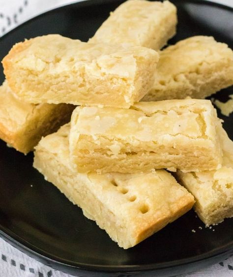 Walker's Scottish Shortbread Cookies Recipe Copycat Walkers Shortbread Cookies, English Butter Cookies, No Spread Shortbread Cookies, Scottish Butter Cookies, Scotch Shortbread Recipe, Walker Shortbread Cookies Recipe, Walkers Shortbread Recipe, Shortbread Recipe Uk, Shortbread Cookies Recipes